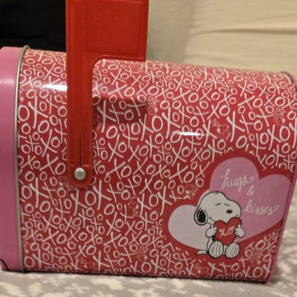 Peanuts Worldwide | Accessories | Snoopycharlie Brown Mailbox Gift Box ...
